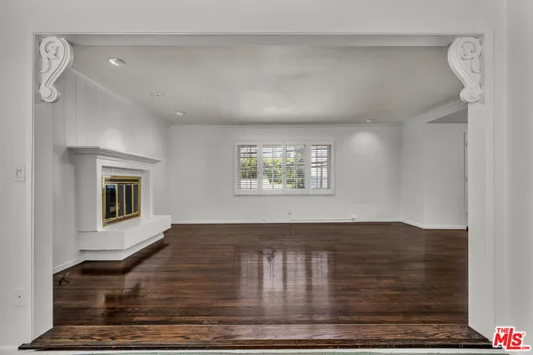 $1,895,000 | 260 North Bundy Drive, Los Angeles, CA 90049