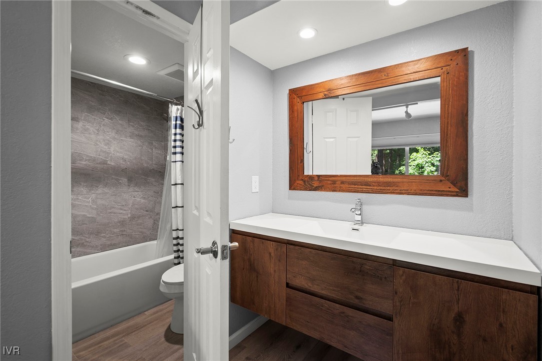 830 Oriole Way, Unit 7 Incline Village, NV 89451 - Photo 14 of 29 Primary bath