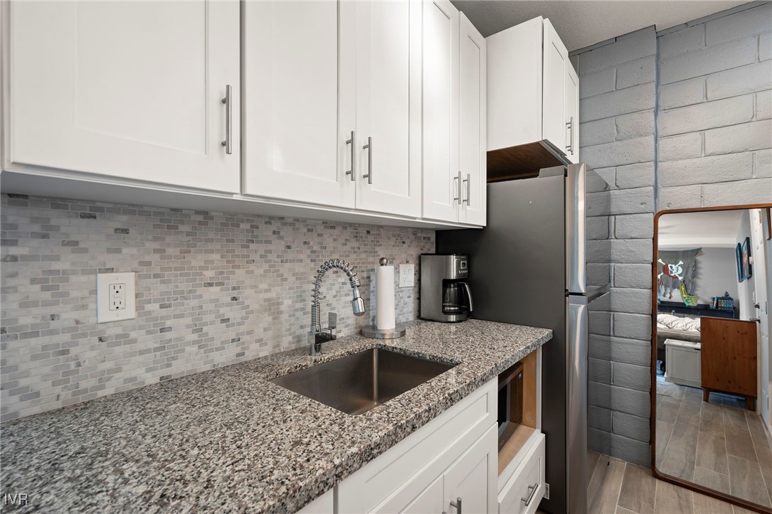 830 Oriole Way, Unit 7 Incline Village, NV 89451 - Photo 18 of 29 Studio kitchenette