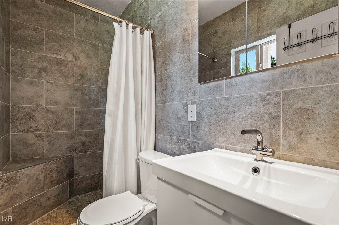 830 Oriole Way, Unit 7 Incline Village, NV 89451 - Photo 20 of 29 Studio bath