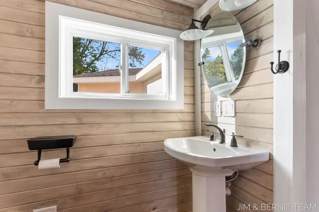 $389,900 | 5014 136th Avenue, Hamilton, MI 49419