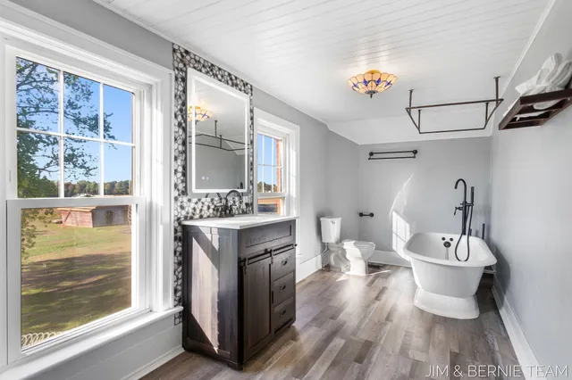 $389,900 | 5014 136th Avenue, Hamilton, MI 49419