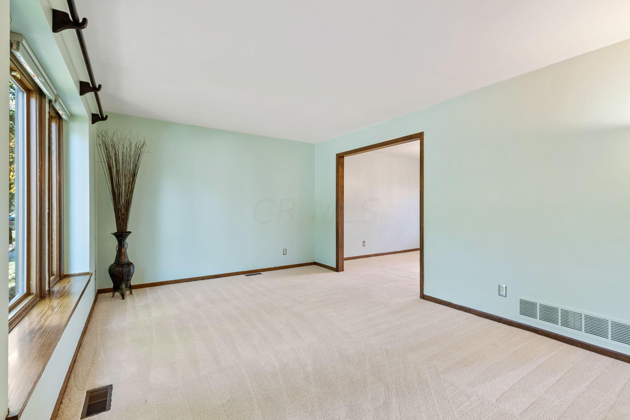 417 South Spring Road Westerville, OH 43081 - Photo 6 of 50 12-web-or-mls-2023-10-11 417 S Spring Rd