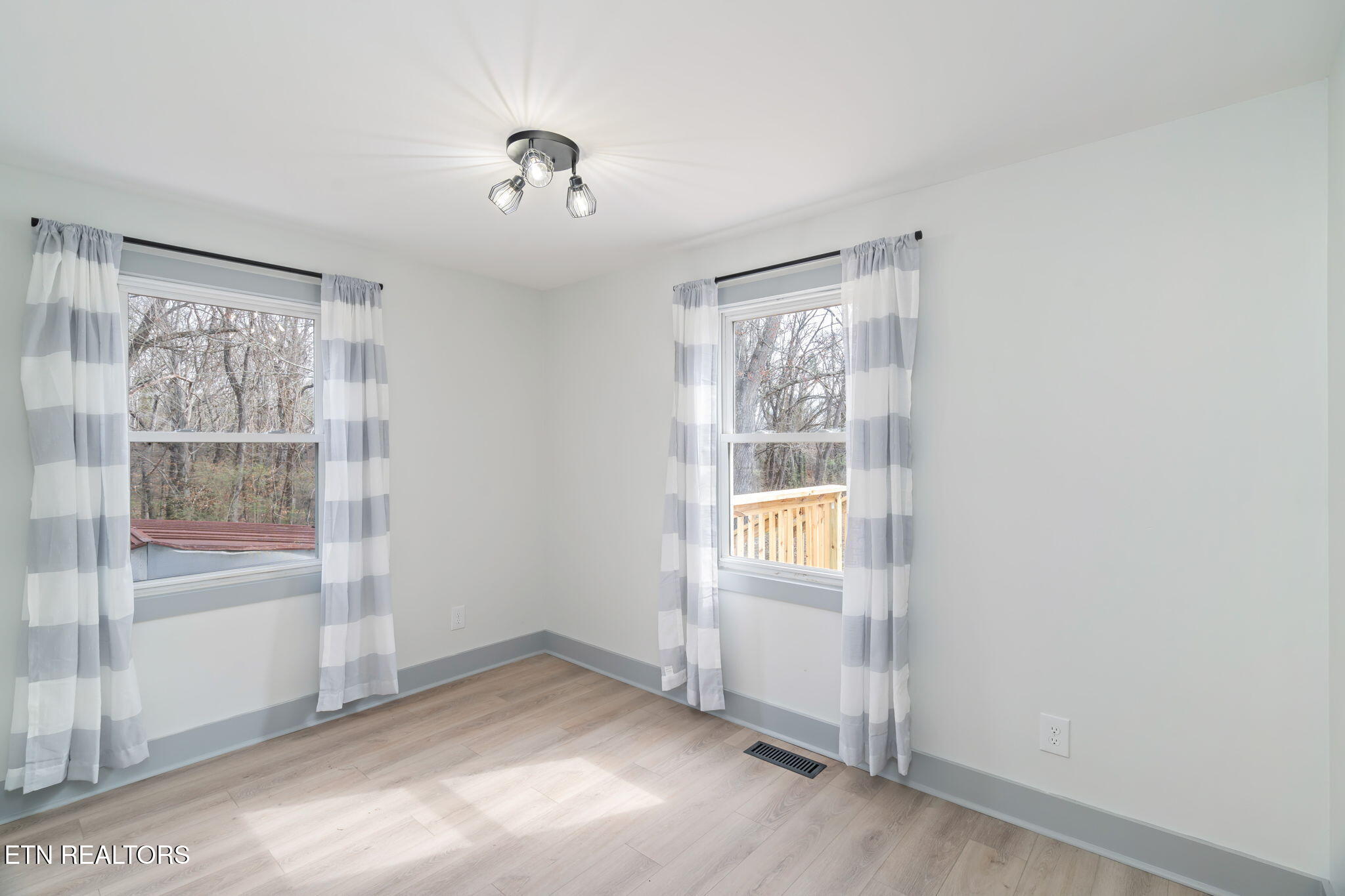 328 Jefferson Avenue Oak Ridge, TN 37830 - Photo 15 of 49 17-web-or-mls-332 Jefferson Ave-18