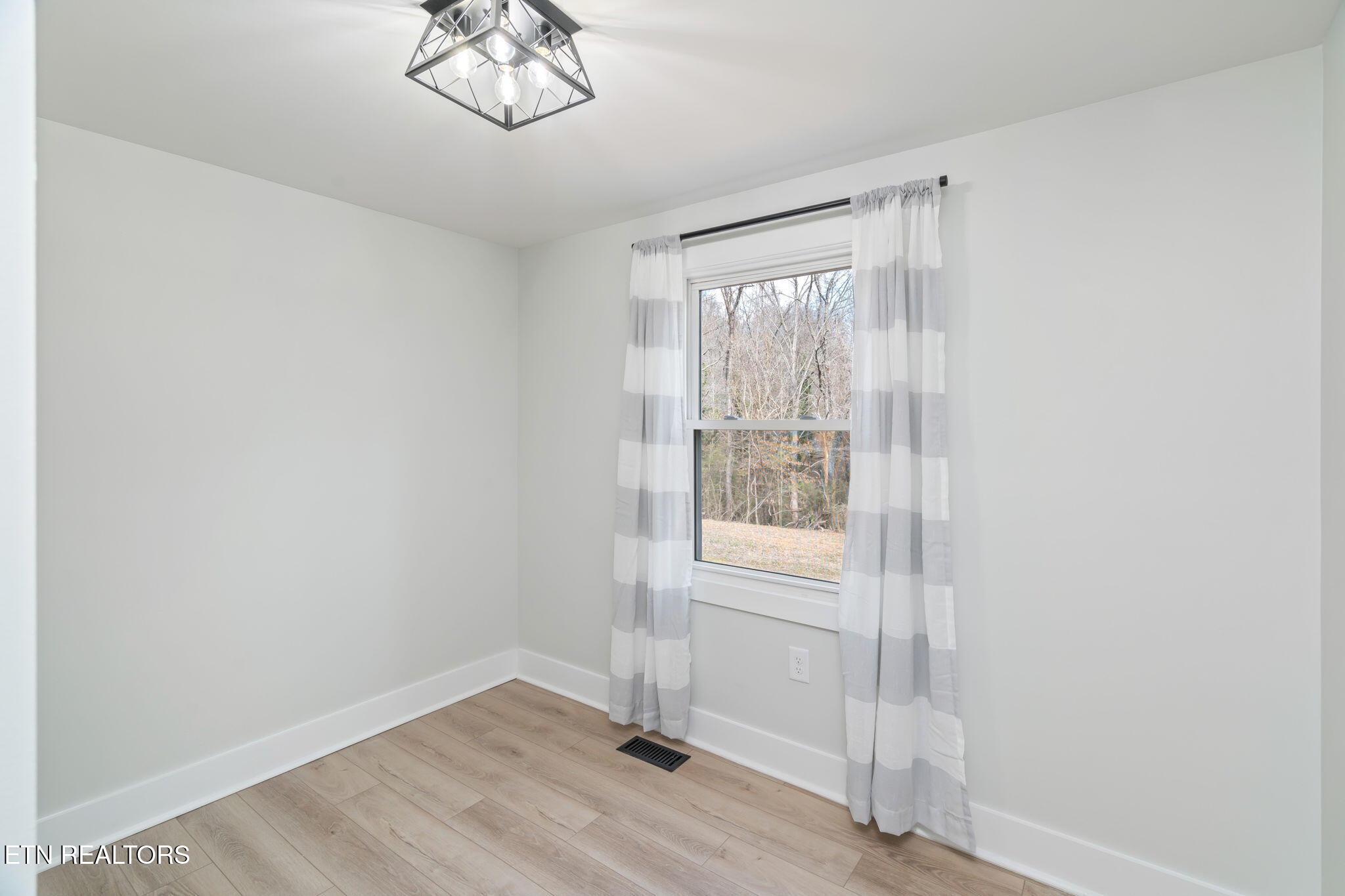 328 Jefferson Avenue Oak Ridge, TN 37830 - Photo 30 of 49 37-web-or-mls-326 Jefferson Ave-14