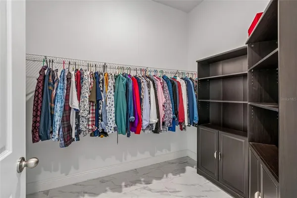 a view of livingroom with furniture