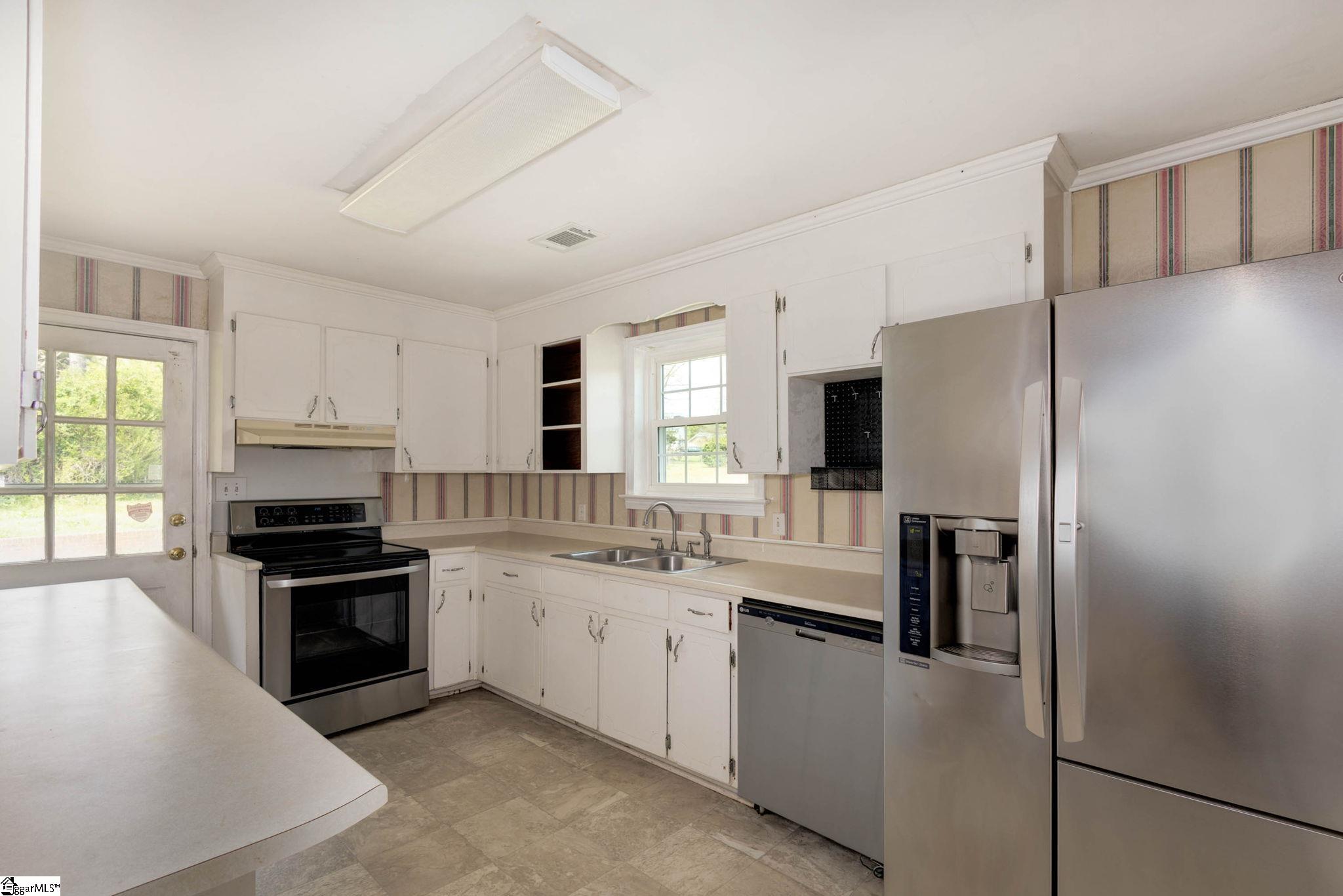 412 Hammett Bridge Road Greer, SC 29650 - Photo 9 of 26 Gallery Image 9