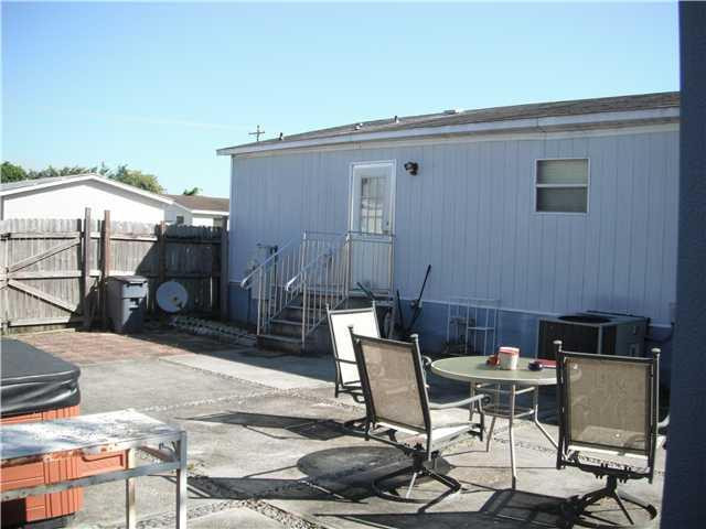 11818 Bay Place Boca Raton, FL 33428 - Photo 4 of 21 Exterior Back Other