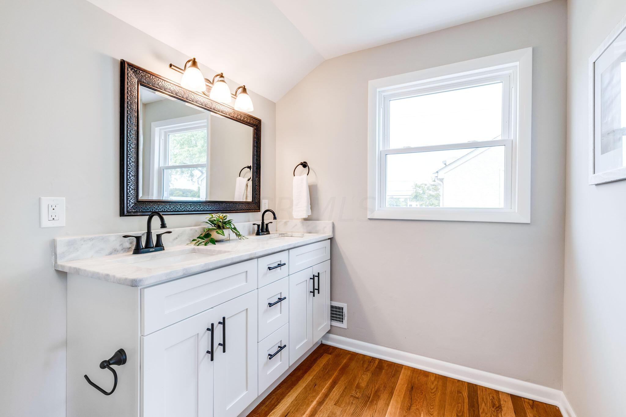 2791 Chester Road Upper Arlington, OH 43221 - Photo 21 of 35 Primary Bath