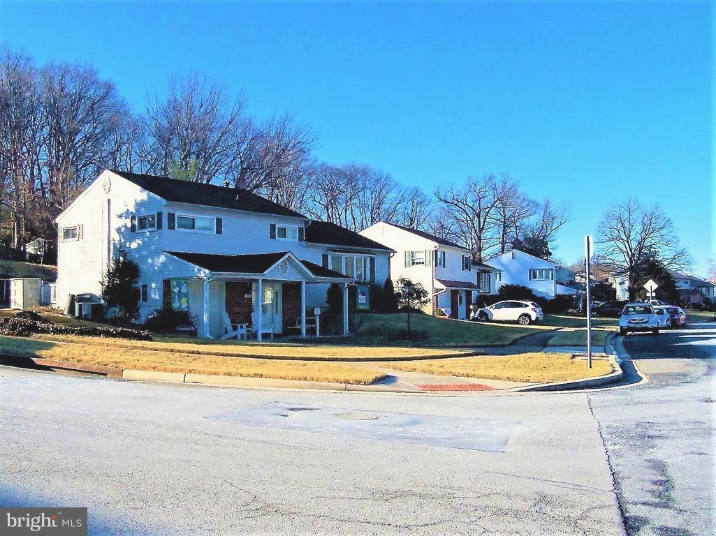 5730 Oakland Road Baltimore, MD 21227 - Photo 2 of 29 Great corner lot!