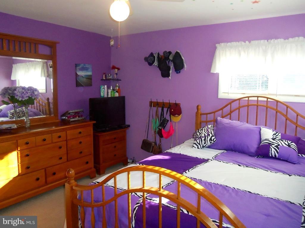 5730 Oakland Road Baltimore, MD 21227 - Photo 13 of 29 Bedroom