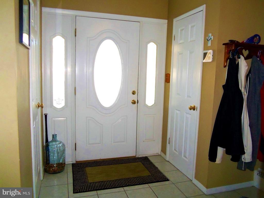 5730 Oakland Road Baltimore, MD 21227 - Photo 17 of 29 Foyer
