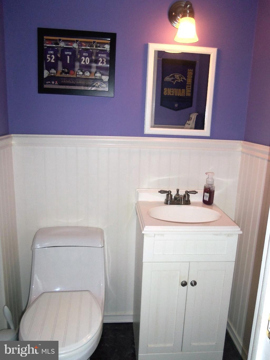 5730 Oakland Road Baltimore, MD 21227 - Photo 18 of 29 Half bath in foyer