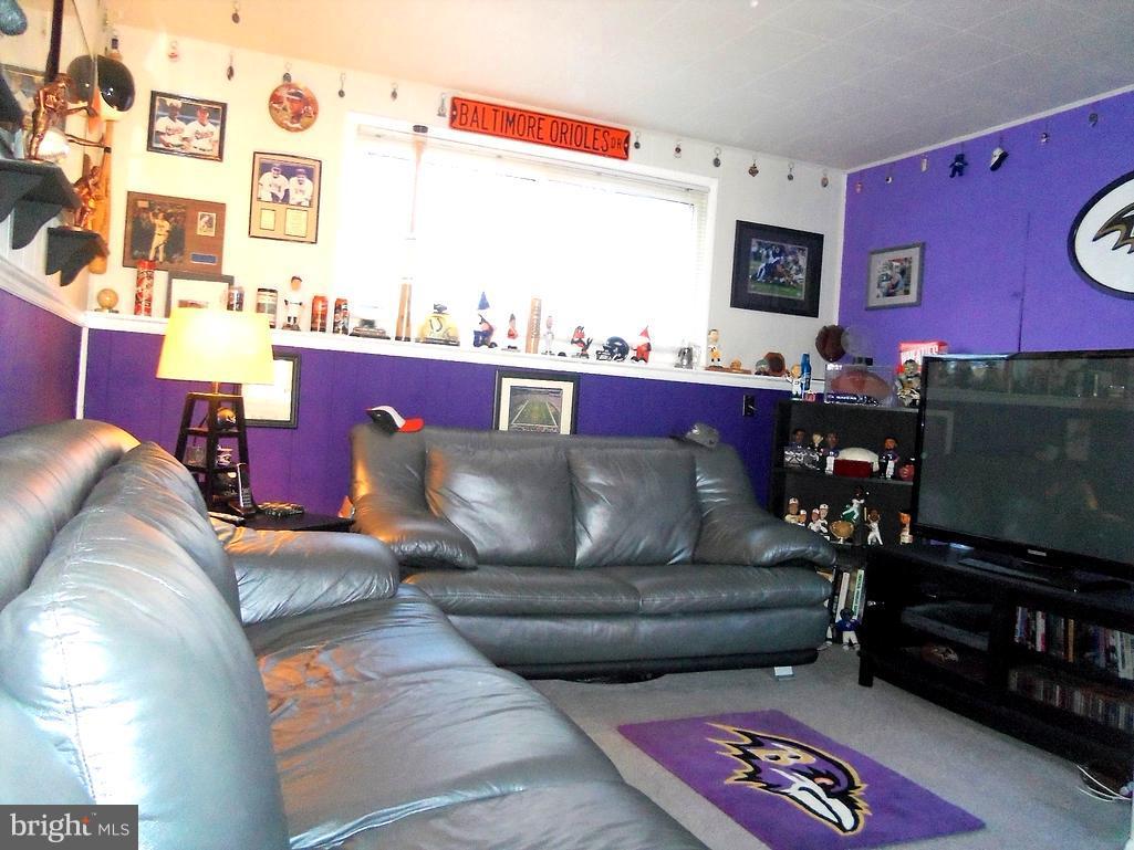 5730 Oakland Road Baltimore, MD 21227 - Photo 20 of 29 Family Room