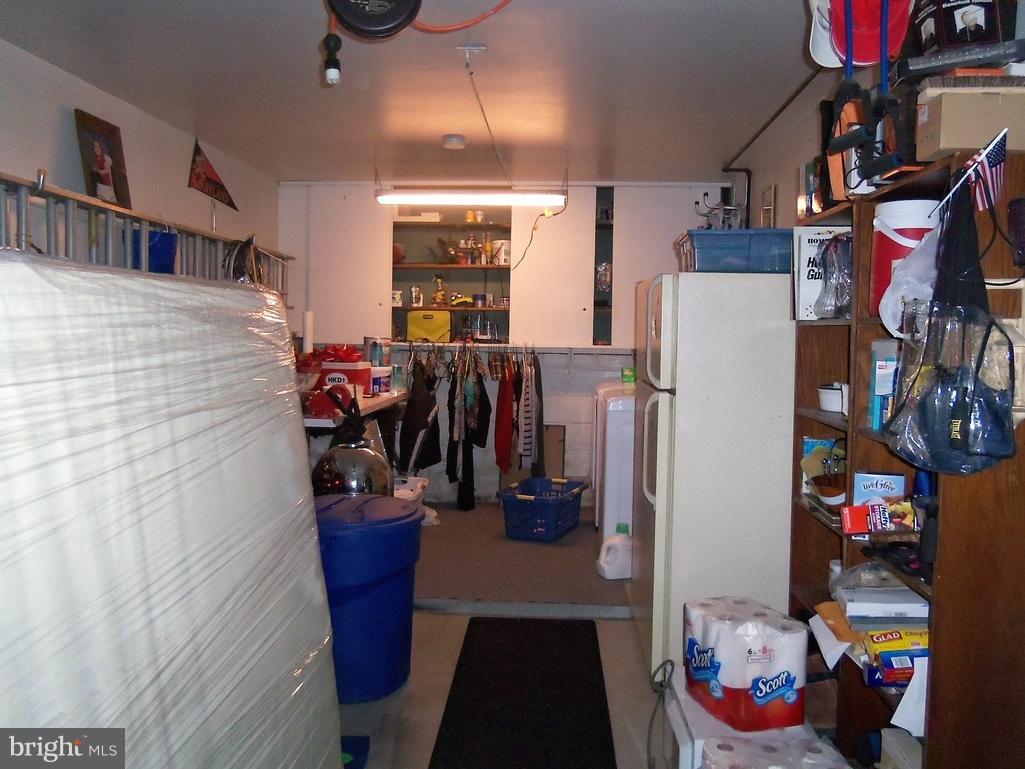 5730 Oakland Road Baltimore, MD 21227 - Photo 21 of 29 Garage
