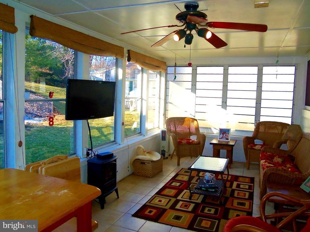 5730 Oakland Road Baltimore, MD 21227 - Photo 22 of 29 Large sunroom!