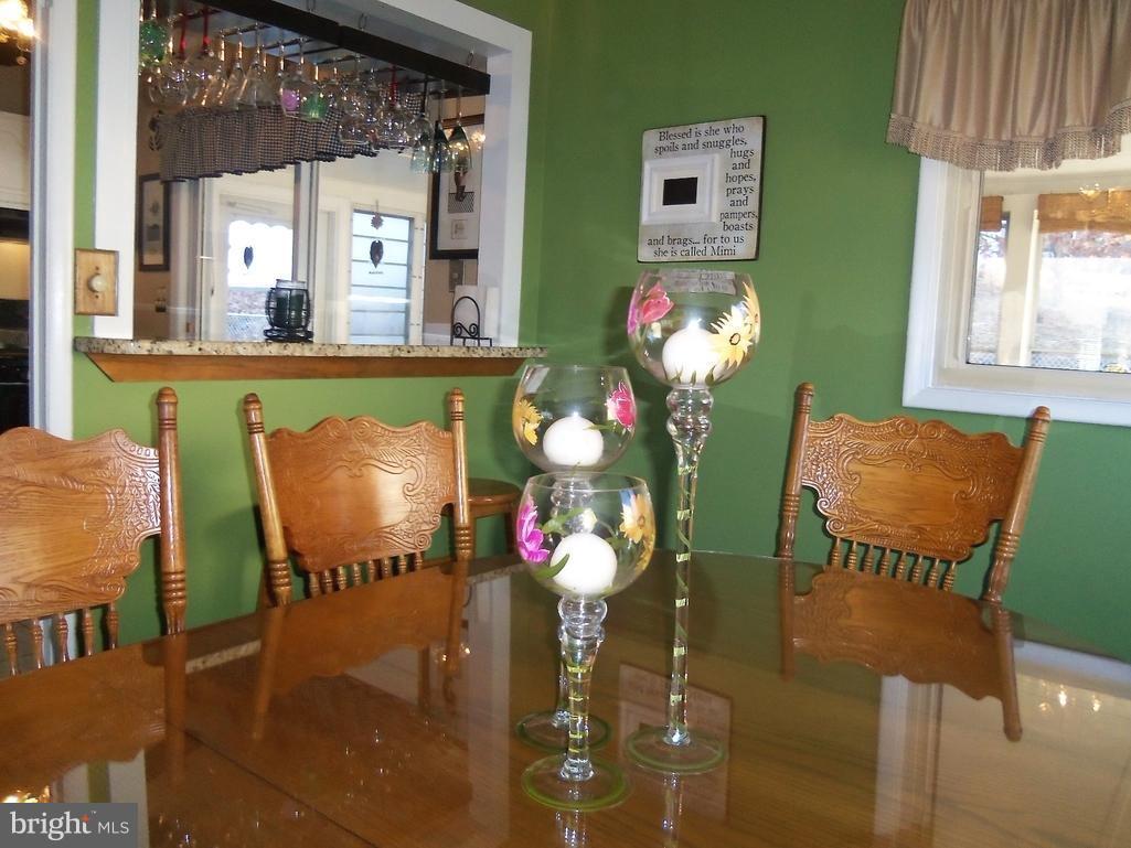 5730 Oakland Road Baltimore, MD 21227 - Photo 6 of 29 Dining Room