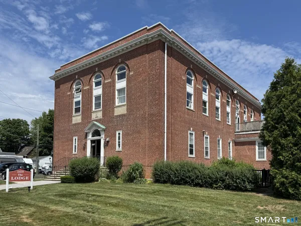$199,900 | 2459 Whitney Avenue, Unit 3, Hamden, CT 06518