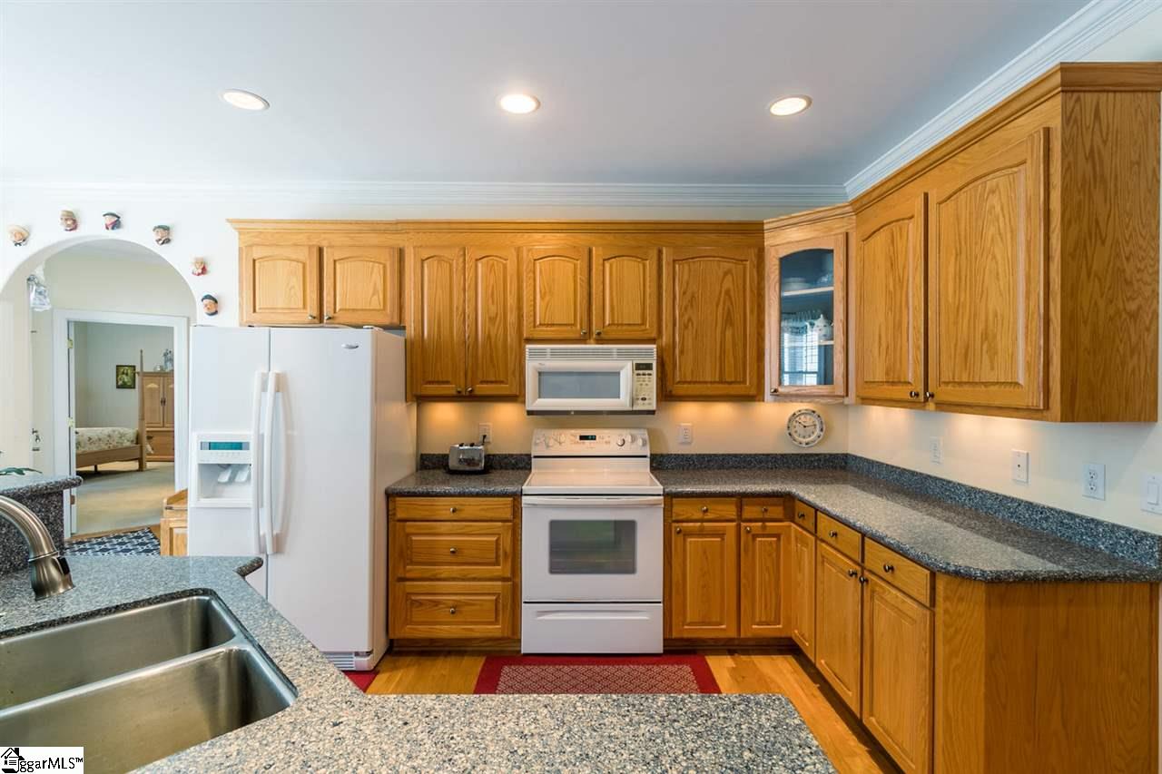128 Greybridge Road Pelzer, SC 29669 - Photo 9 of 36