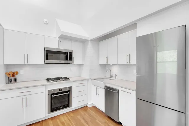 $999,000 | 302 East 19th Street, Unit 3B | Gramercy