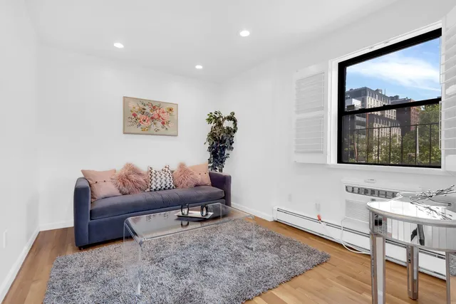 $999,000 | 302 East 19th Street, Unit 3B | Gramercy