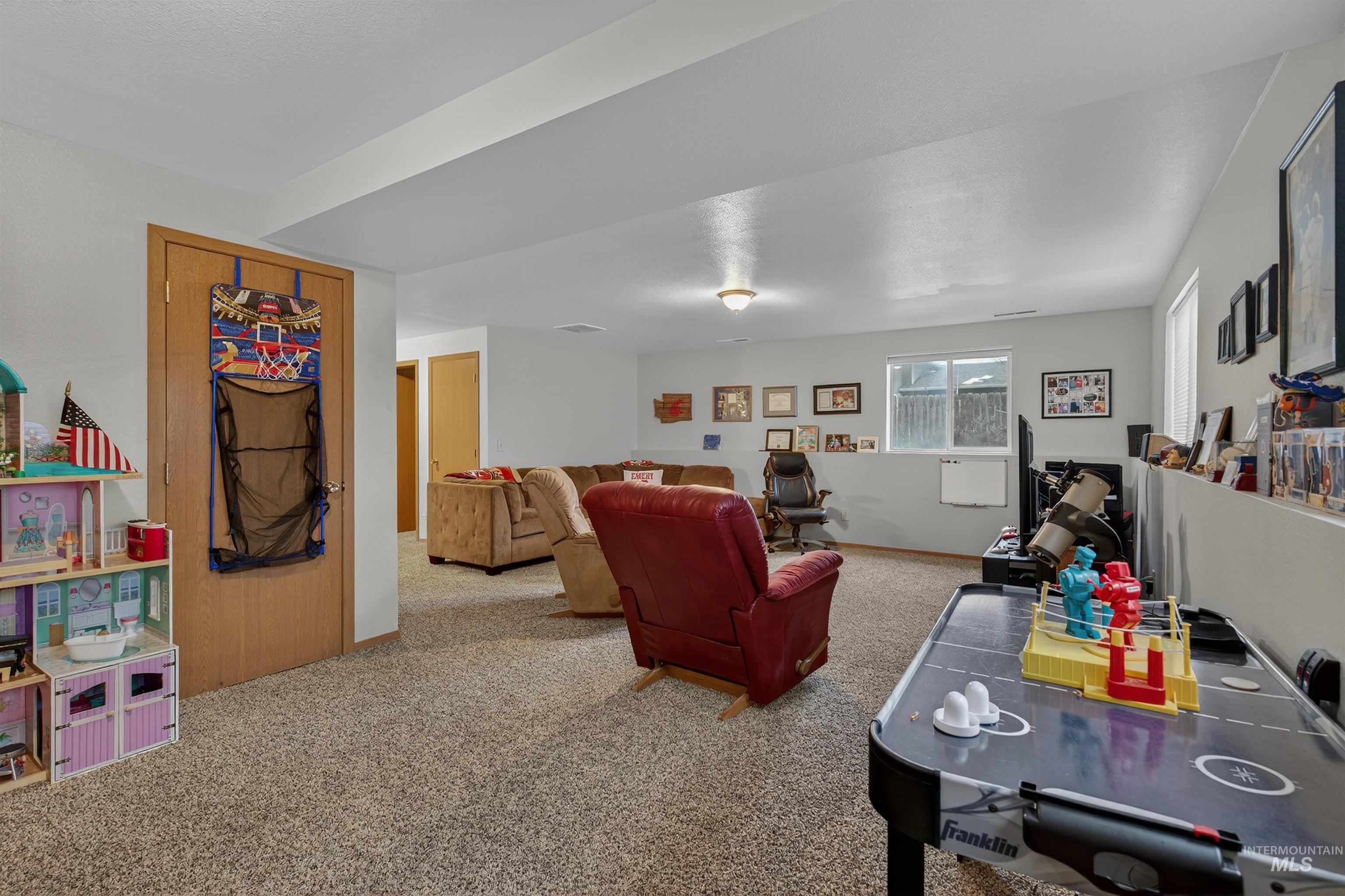 2814 22nd Street Clarkston, WA 99403 - Photo 23 of 33 Playroom featuring light carpet