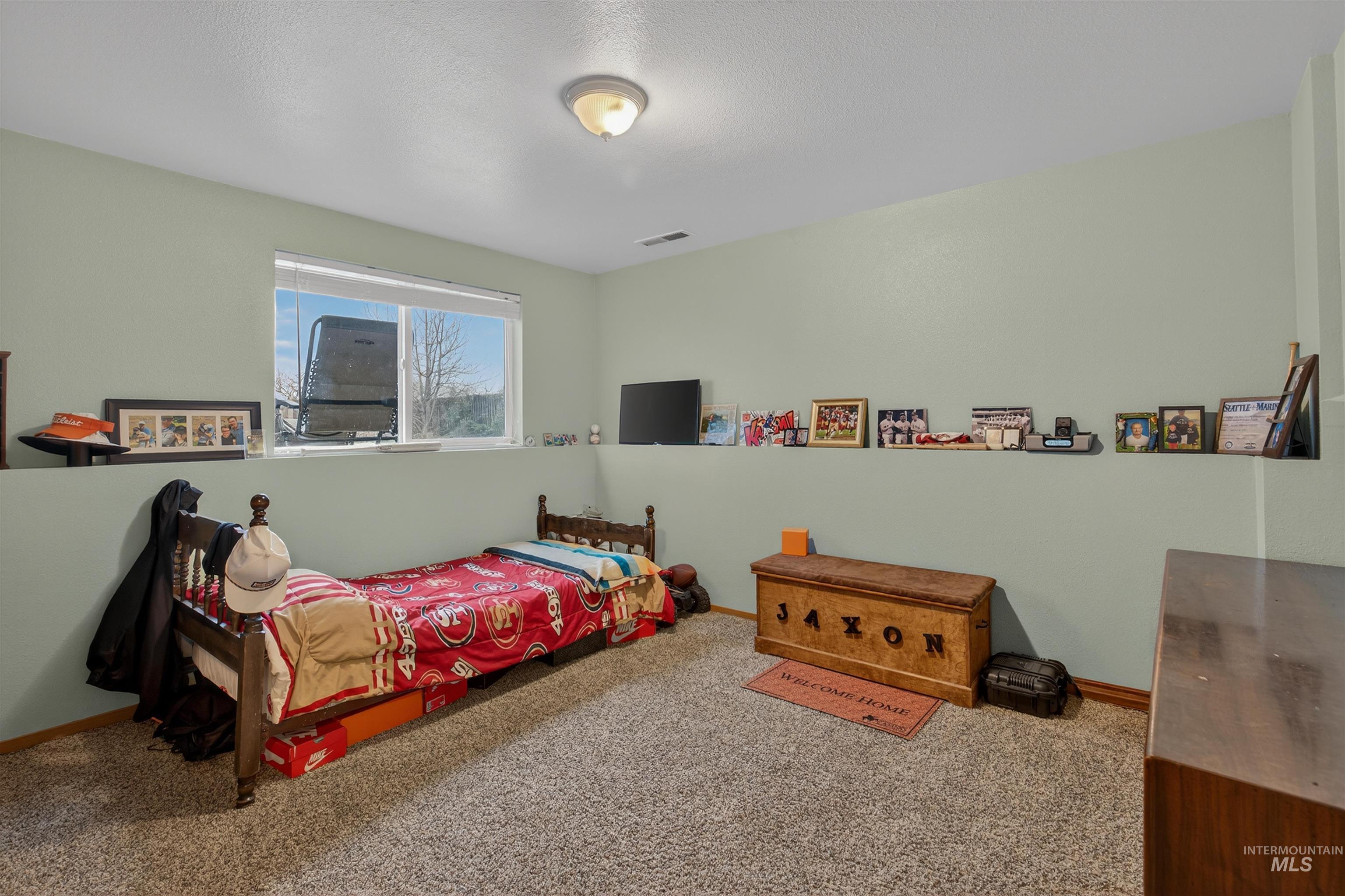 2814 22nd Street Clarkston, WA 99403 - Photo 26 of 33 Bedroom with carpet flooring and a textured ceiling
