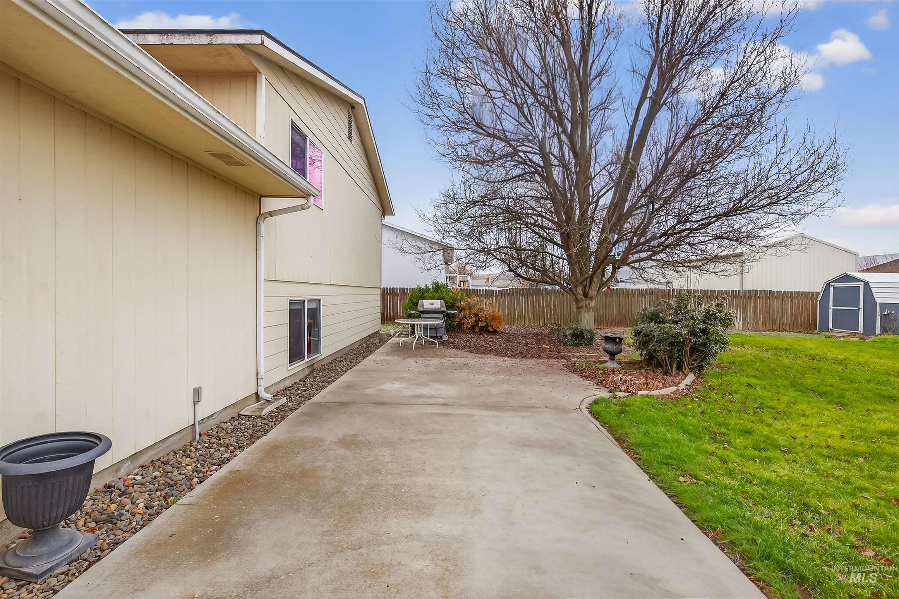 2814 22nd Street Clarkston, WA 99403 - Photo 30 of 33 Fenced backyard with a patio area and a storage unit