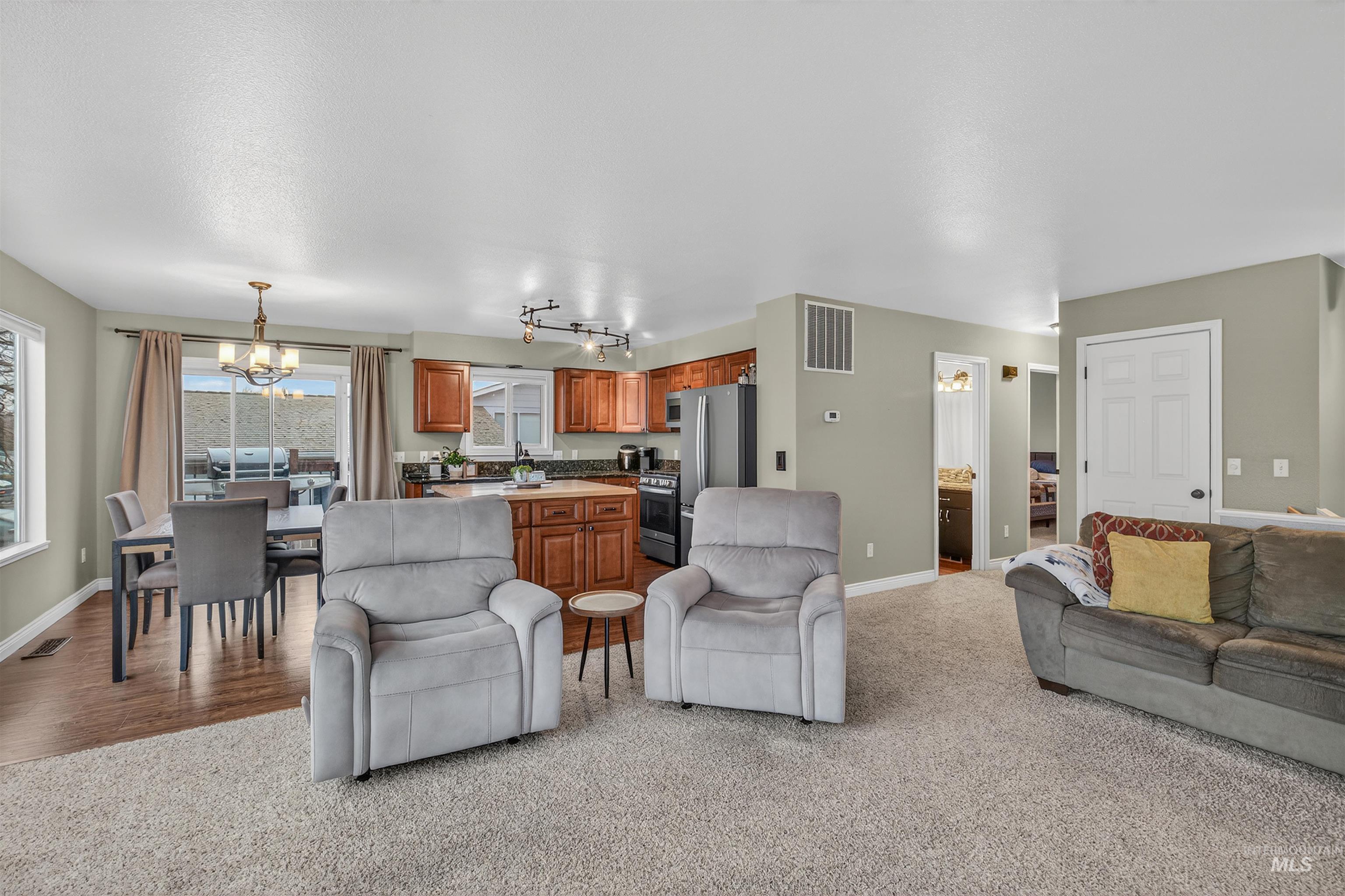 2814 22nd Street Clarkston, WA 99403 - Photo 8 of 33 Living area with a chandelier and light carpet