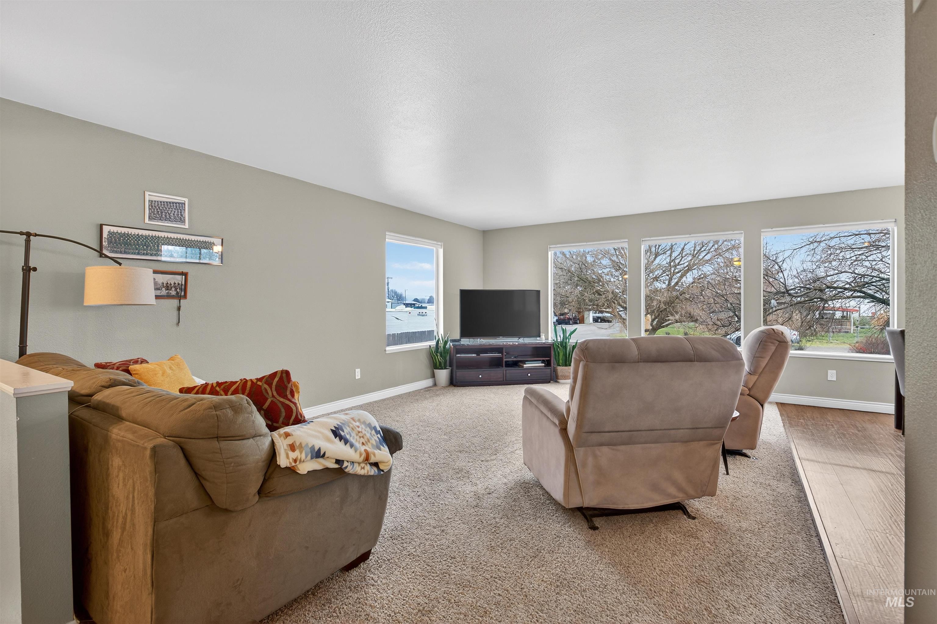2814 22nd Street Clarkston, WA 99403 - Photo 9 of 33 Living room featuring baseboards and carpet floors
