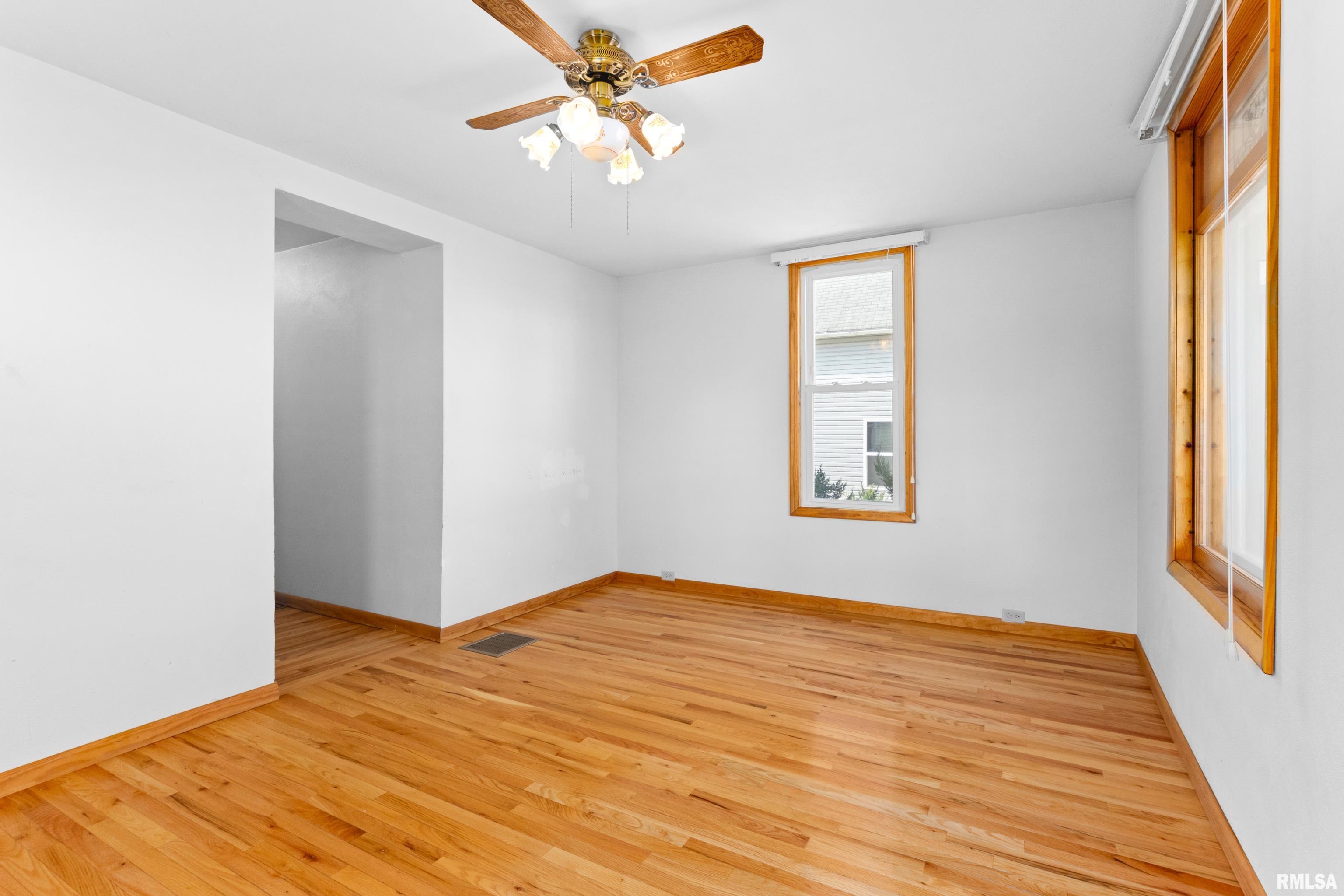 320 State Street Pekin, IL 61554 - Photo 6 of 32