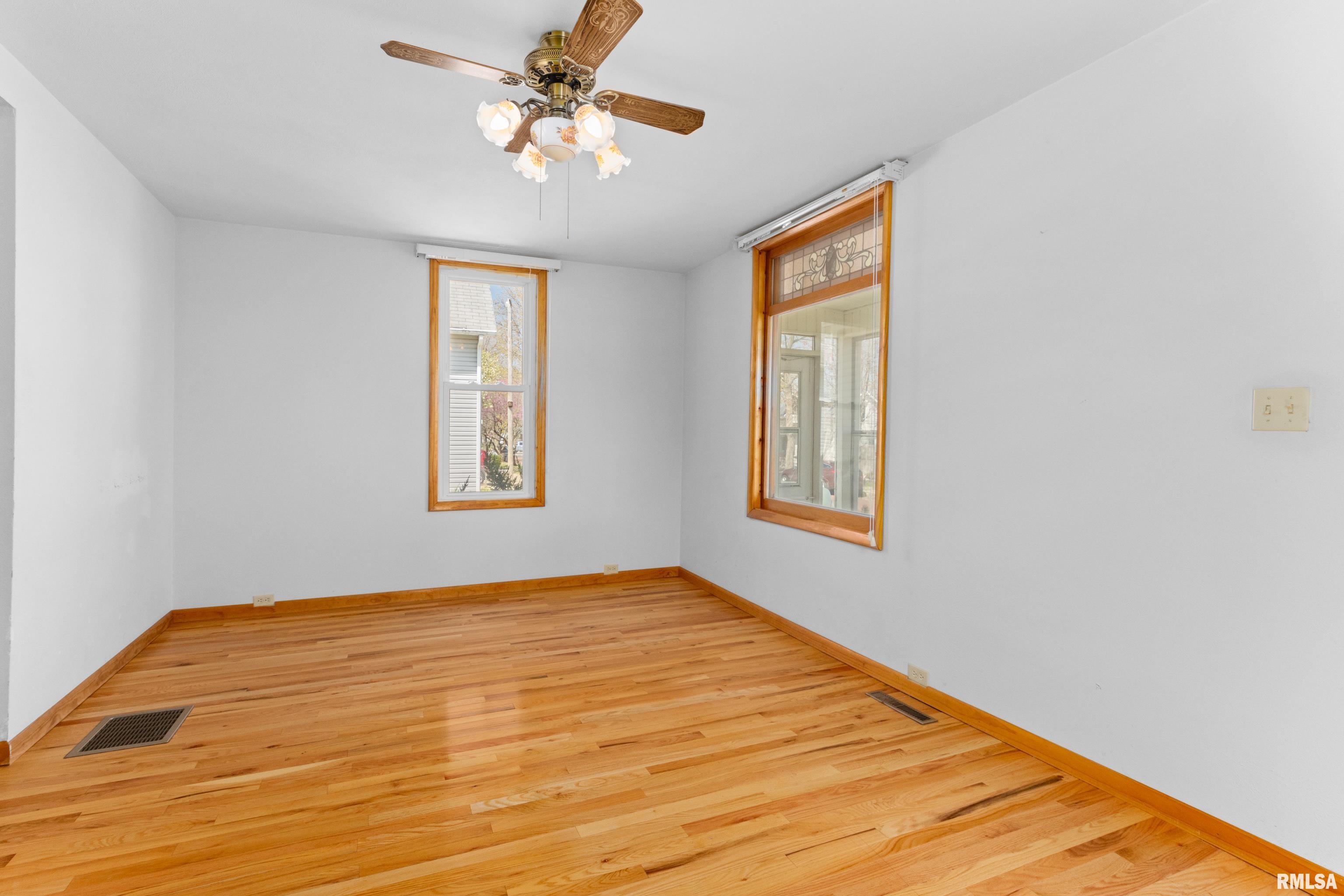 320 State Street Pekin, IL 61554 - Photo 7 of 32