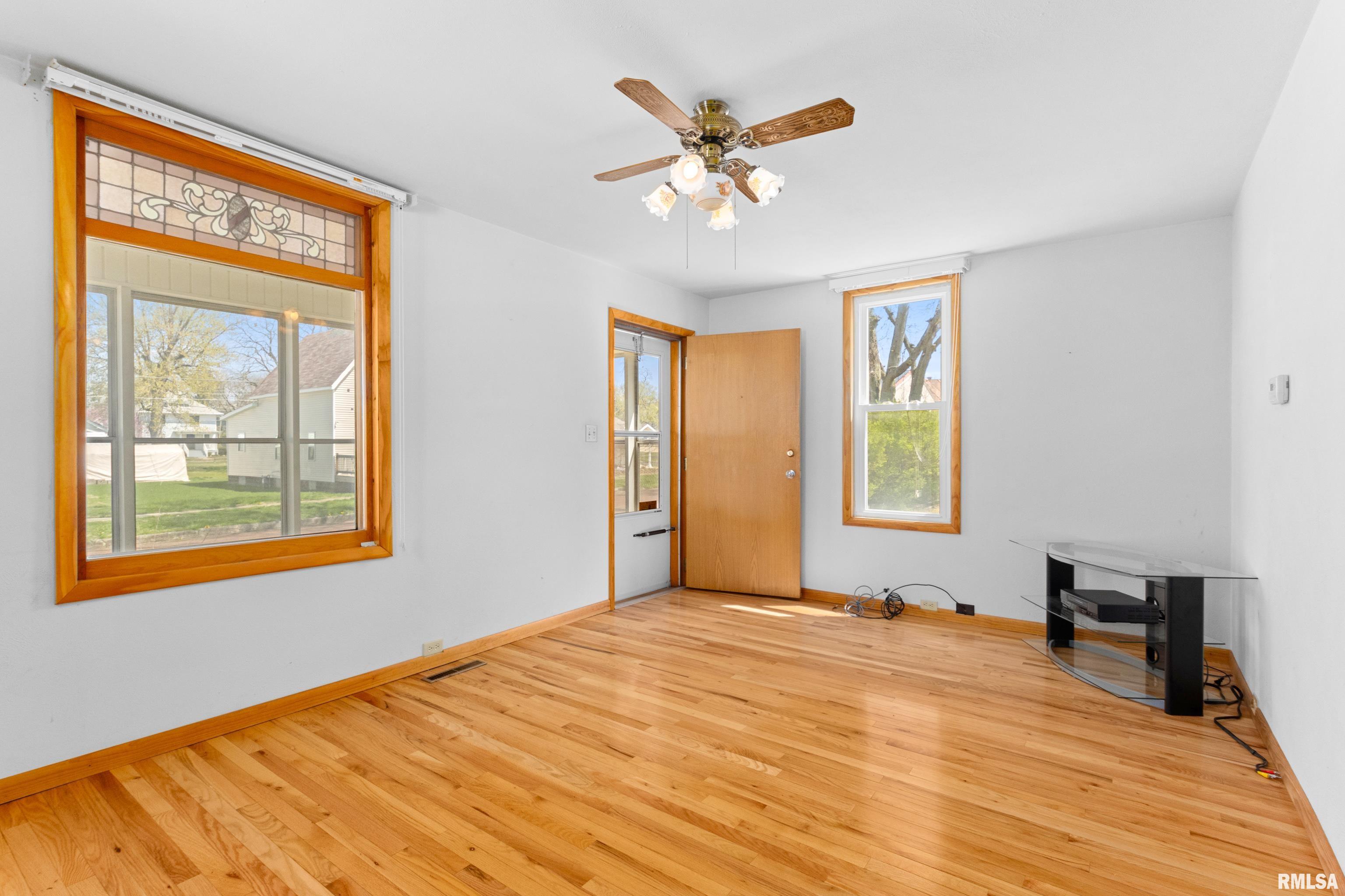 320 State Street Pekin, IL 61554 - Photo 8 of 32