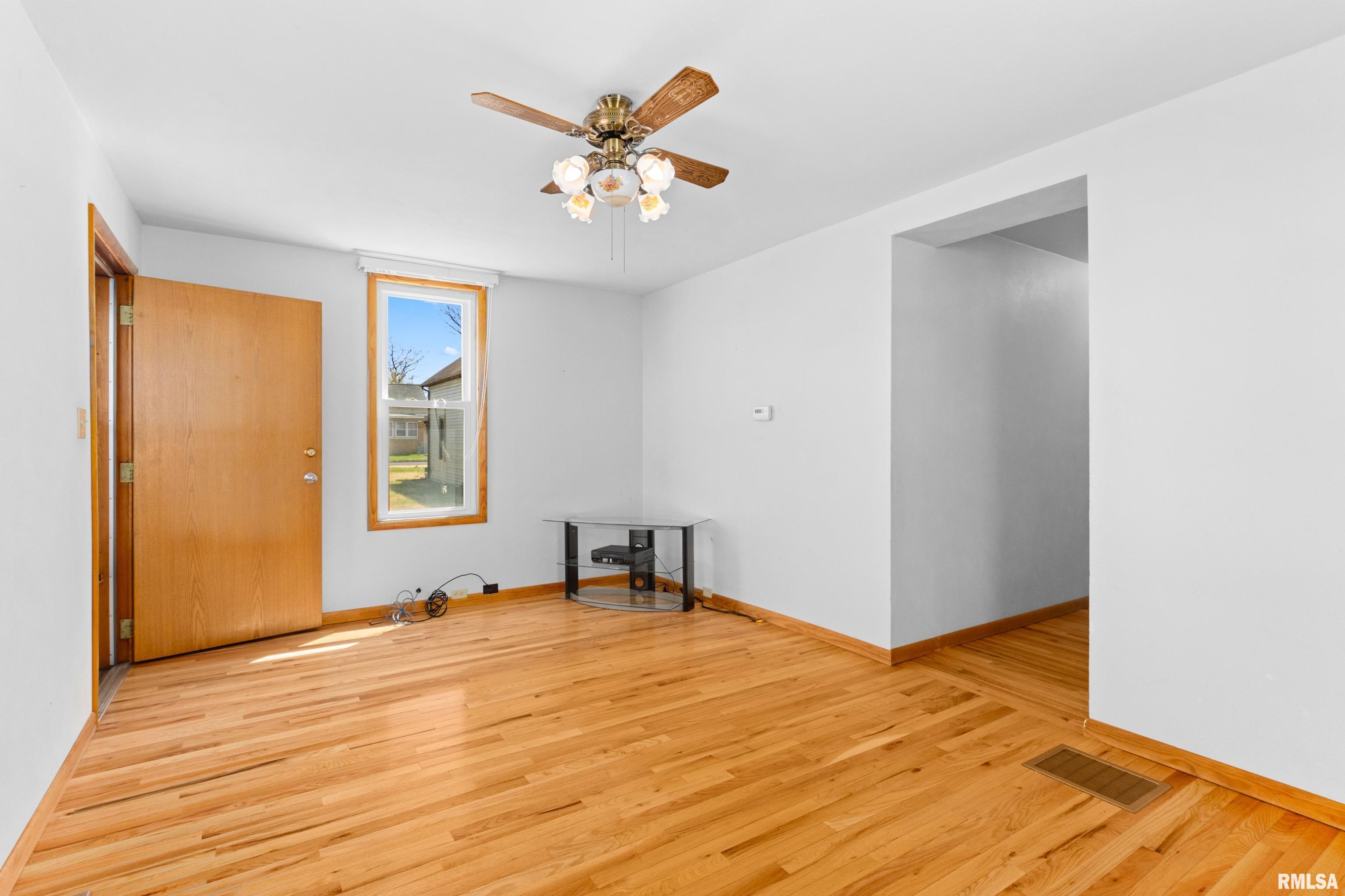 320 State Street Pekin, IL 61554 - Photo 9 of 32