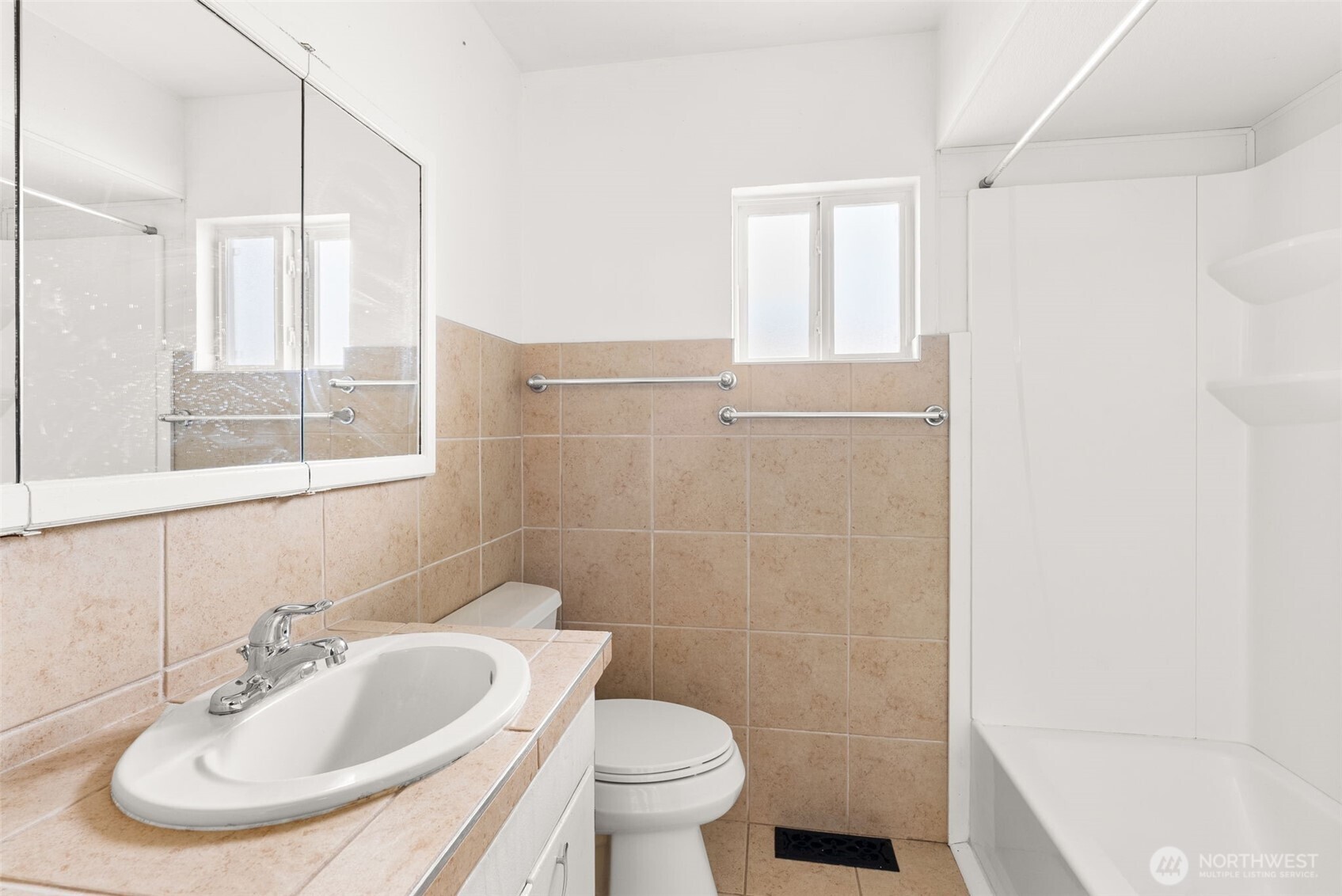 418 Southwest Canyon Loop Winlock, WA 98596 - Photo 21 of 35 a bathroom with a sink toilet and shower