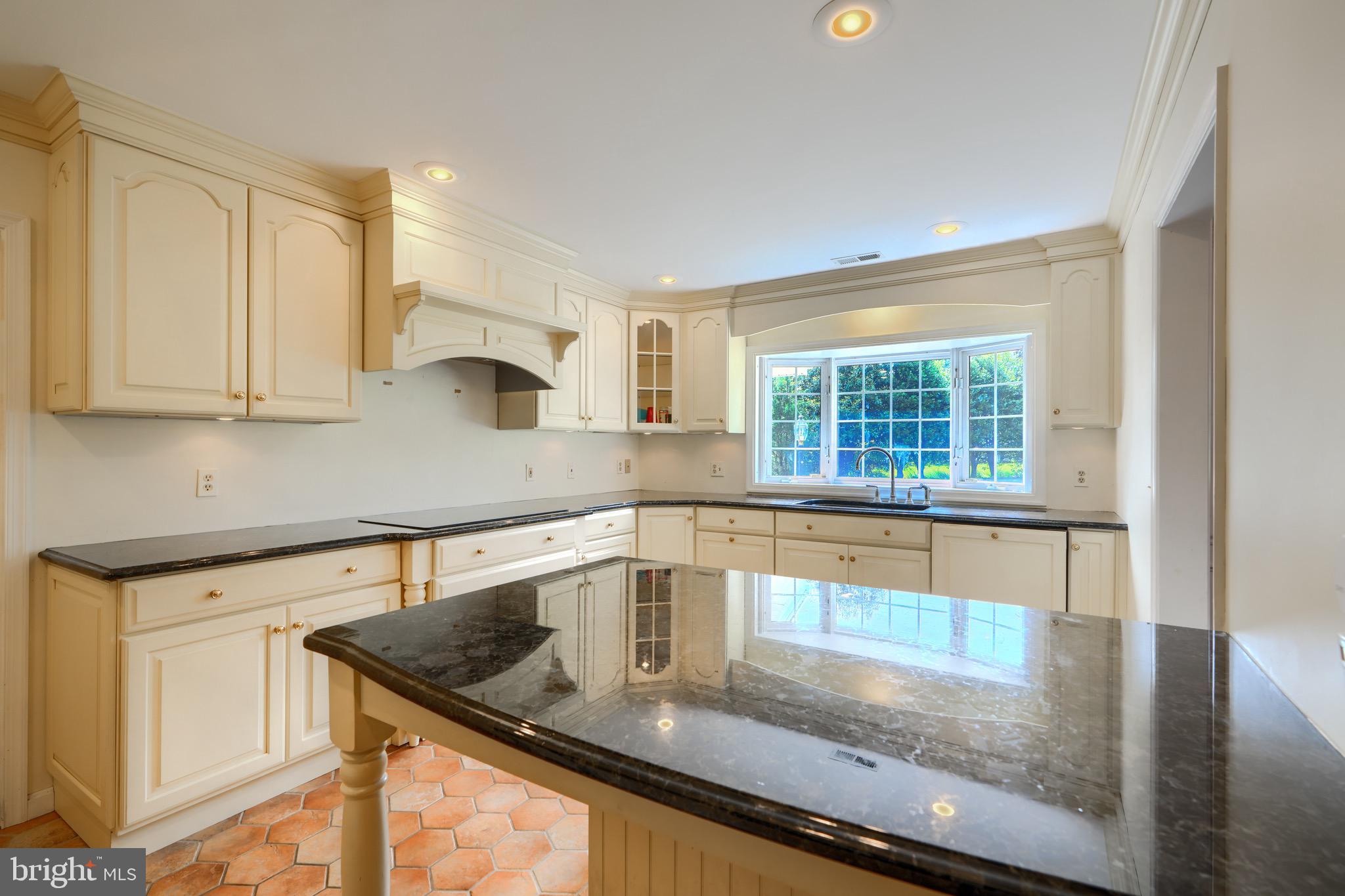 15009 La Vale Road Monkton, MD 21111 - Photo 19 of 45 custom table/island space