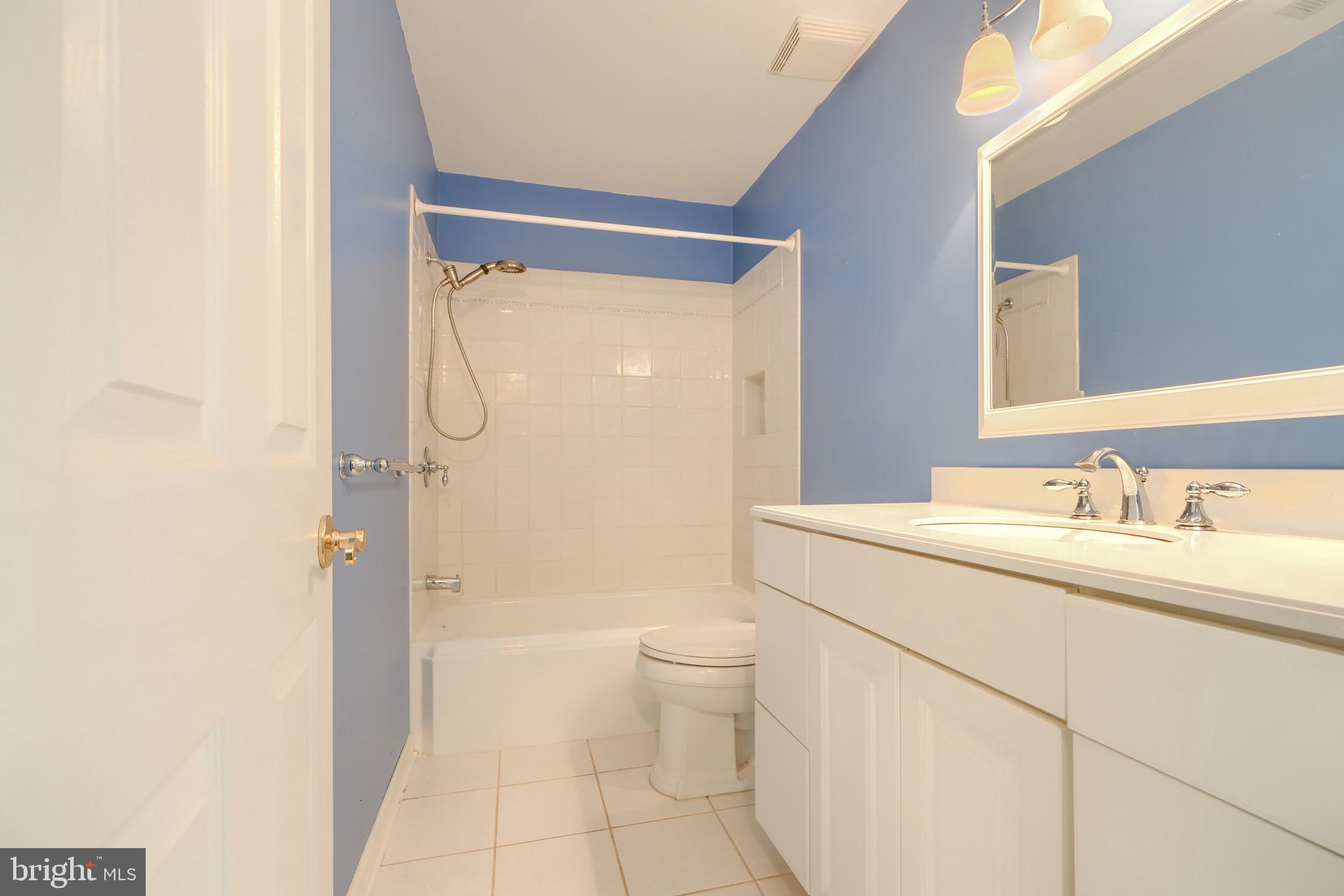 15009 La Vale Road Monkton, MD 21111 - Photo 34 of 45 Full hall bath