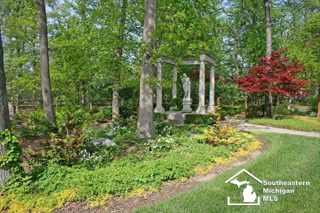 1023 Abbey Road Monroe, MI 48161 - Photo 19 of 20 garden