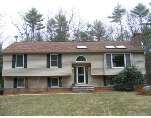 19 Beechwood Road Londonderry, NH 03053 - Photo 1 of 12 Gallery Image 1