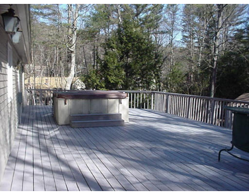 19 Beechwood Road Londonderry, NH 03053 - Photo 8 of 12 Gallery Image 8