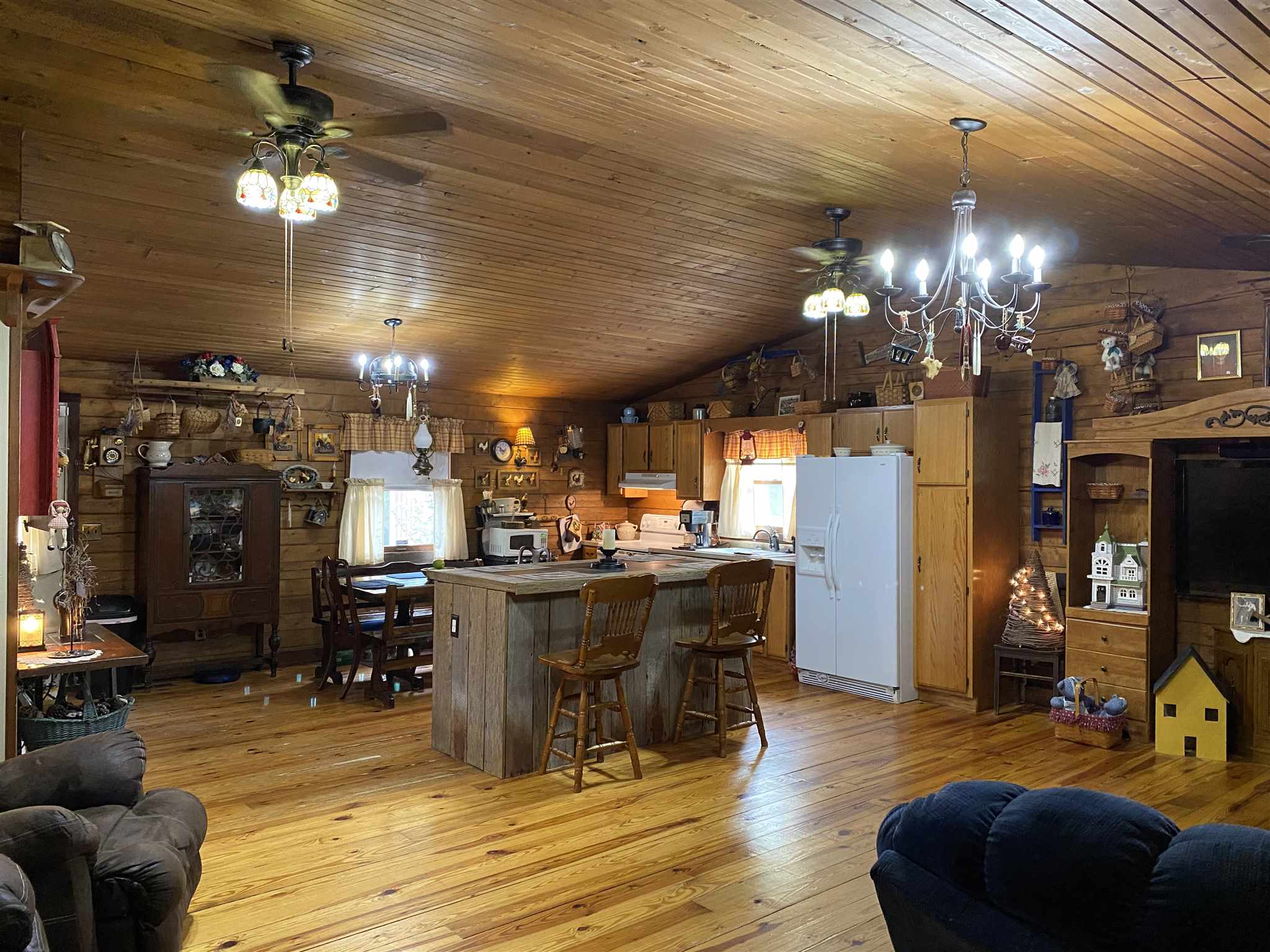 3712 Peerless Road Bedford, IN 47421 - Photo 2 of 29