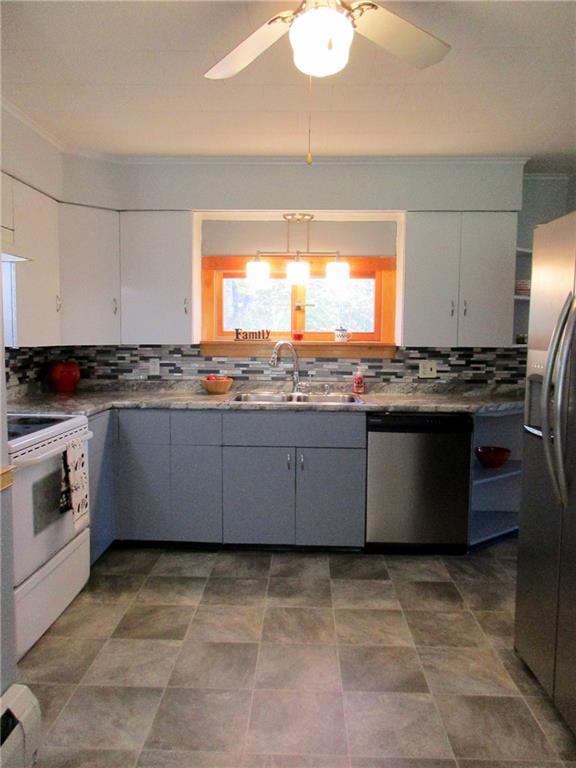 591 Town Farm Road Oakland, ME 04963 - Photo 4 of 27 Kitchen with electric range,...