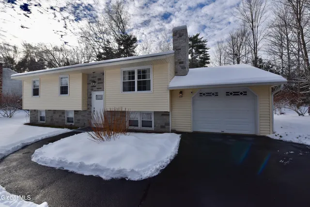 $499,000 | 7 White Pine Lane, Wilton, NY 12866