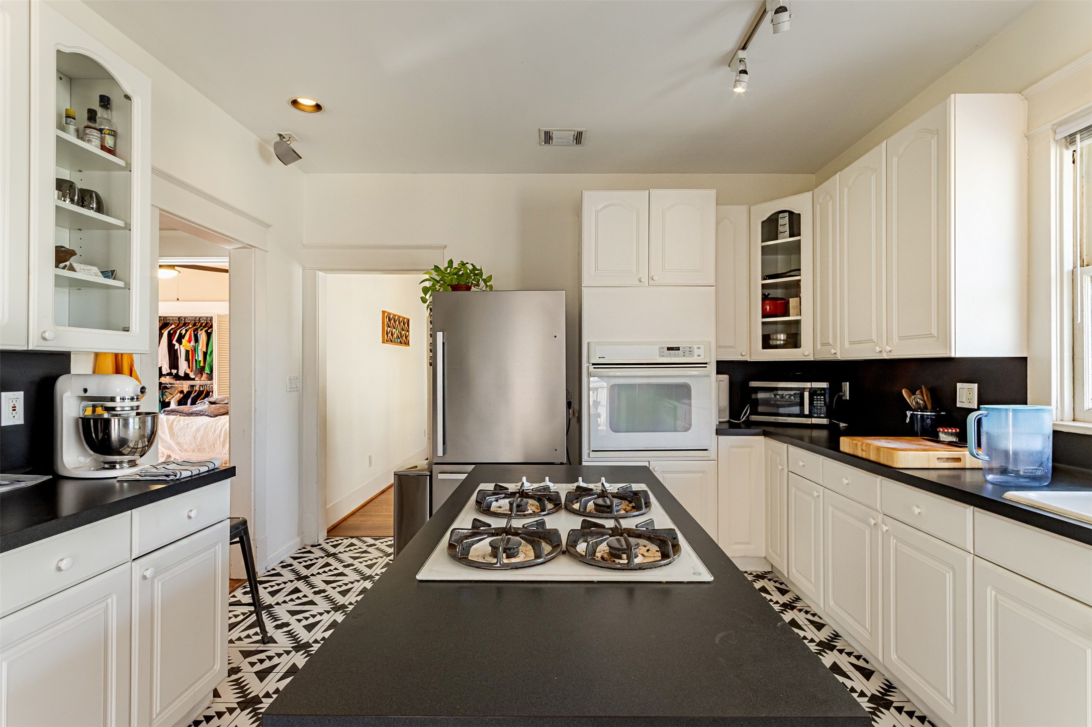 528 Hawthorne Street Houston, TX 77006 - Photo 19 of 34 a kitchen with stainless steel appliances a stove a sink and a refrigerator