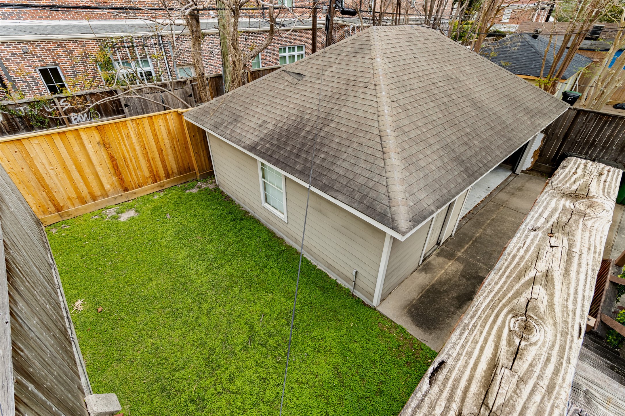 528 Hawthorne Street Houston, TX 77006 - Photo 31 of 34 a view of outdoor space and swimming pool