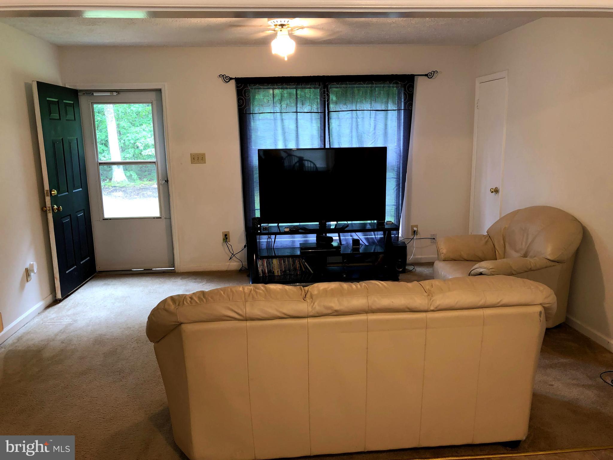 1409 Mica Road Mineral, VA 23117 - Photo 3 of 16 Living Room