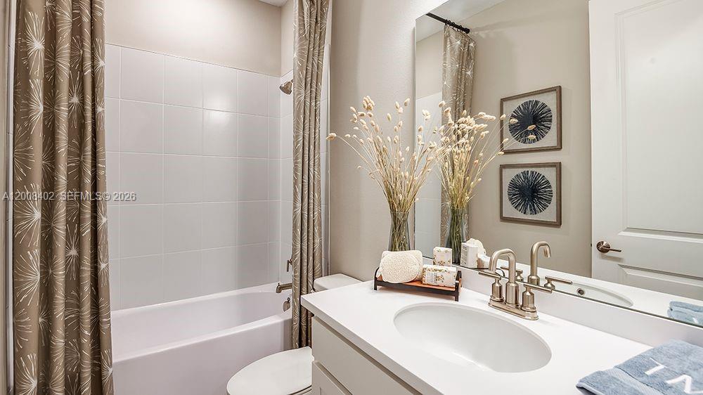 657 Southeast Ranch Oak Circle Port St. Lucie, FL 34984 - Photo 25 of 43 a bathroom with a bathtub sink vanity mirror and toilet