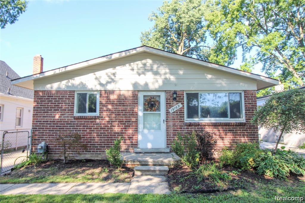 19169 Inkster Road Livonia, MI 48152 - Photo 1 of 29