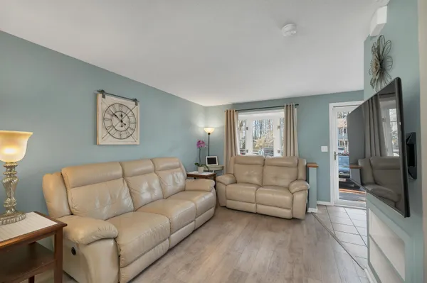 $399,900 | 631 Fox Hollow Drive, Hudson, NH 03051