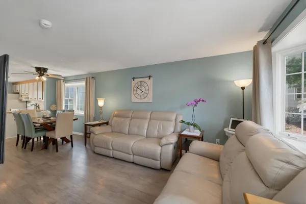 $399,900 | 631 Fox Hollow Drive, Hudson, NH 03051